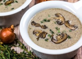 طريقة عمل شوربة الفطر الكريمية