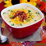 طريقة عمل شوربة القرنبيط والبطاطس بجبن الشيدر
