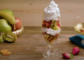 طريقة عمل سلطة الفواكه بالقشطة