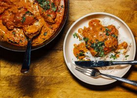 طريقة عمل دجاج بالزبدة والكريمة الهندية