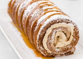 طريقة عمل رول الموز والكراميل