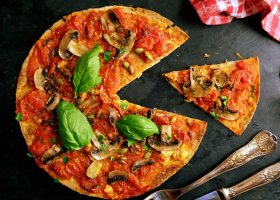 طريقة عمل بيتزا بخبز التورتيلا المكسيكي