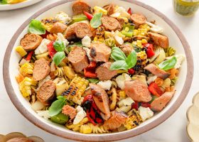 طريقة عمل سلطة المكرونة بالسوسيس