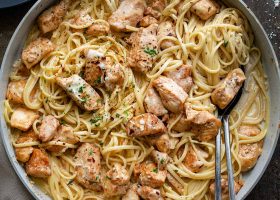 طريقة عمل باستا بمكعبات الدجاج