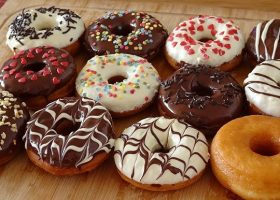 طريقة عمل دونات بالشيكولاتة في الفرن