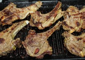 طريقة عمل ريش اللحم المشوية على الفحم