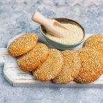 طريقة عمل حلى بسكوت السمسم