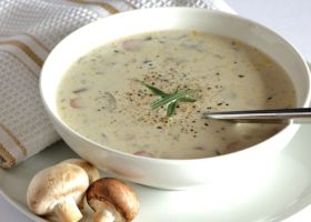 طريقة عمل أسهل شوربة فطر بالكريمة