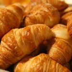 طريقة عمل الكرواسون بالجبنة السهل