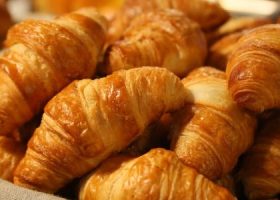 طريقة عمل الكرواسون بالجبنة السهل