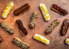 طريقة عمل الاكلير بالكاسترد وصوص الشيكولاتة