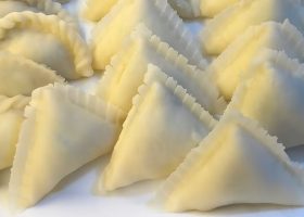 طريقة عمل عجينة السمبوسة السهلة