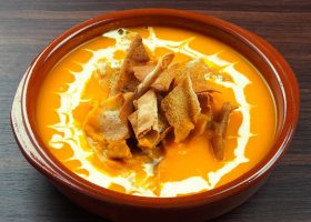 طريقة عمل شوربة اليقطين المشوي بالزنجبيل