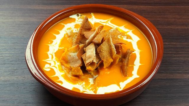 طريقة عمل شوربة اليقطين المشوي بالزنجبيل