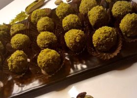 طريقة عمل كرات الفستق الحلبي