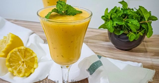 طريقة عمل سموثي المانجو والتوت المثلج