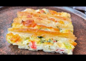 طريقة عمل صينية الجلاش بالجبنة والزيتون