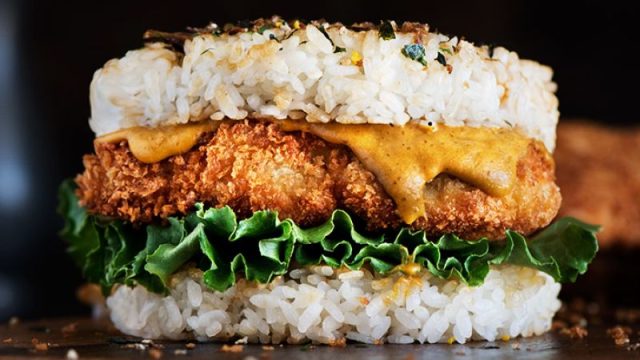 طريقة عمل البرجر الياباني بخبز الأرز