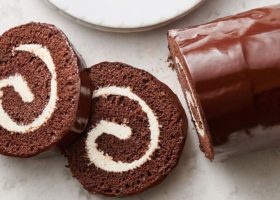 طريقة عمل سويسرول الشوكولاتة