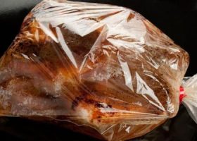 طريقة عمل الدجاج المشوي بالكيس الحراري