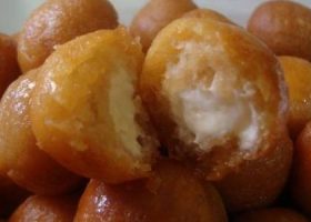 طريقة عمل لقيمات جبن الماعز بالعسل