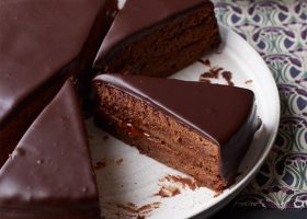 طريقة عمل كيك الشوكولاتة السريع