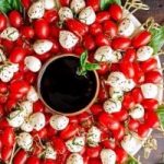 طريقة عمل سلطة الطماطم بالموزاريلا وصوص خل البلسمي