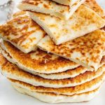 طريقة عمل فطائر البطاطس بالجبن والزيتون