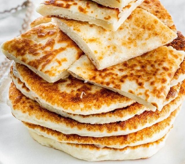 طريقة عمل فطائر البطاطس بالجبن والزيتون