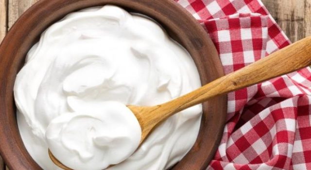 طريقة عمل الزبادي اليوناني في المنزل