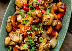 طريقة عمل كاري الدجاج بالكاجو والخضار