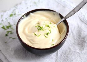 طريقة عمل صوص المايونيز بالثوم والأعشاب