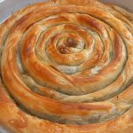 طريقة عمل فطيرة السبانخ الهشة الحلزونية
