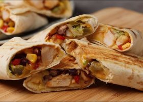 طريقة عمل ساندويش فاهيتا الدجاج بالكريمة الحامضة