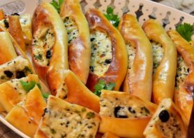 طريقة عمل مخبوزات بالجبنة البيضاء والبقدونس