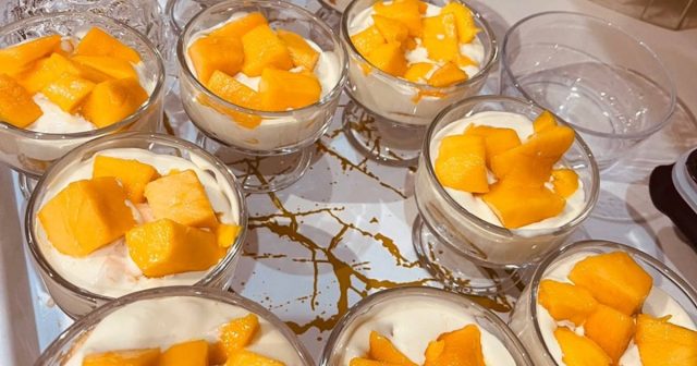 طريقة عمل حلى كاسات بالكيك والفواكه