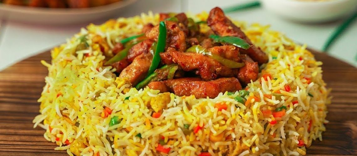 طريقة عمل أرز مقلي بالدجاج واللحم المقدد