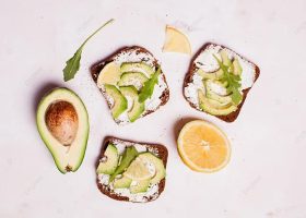 طريقة عمل شطيرة الجبن المشوي بالأفوكادو