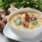طريقة عمل شوربة المشروم بالبطاطس