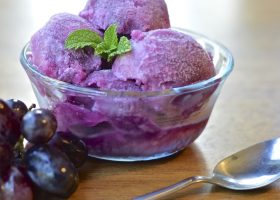 طريقة عمل أيس كريم العنب