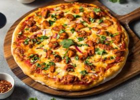 طريقة عمل بيتزا الدجاج المشوى بالمانجا والأناناس