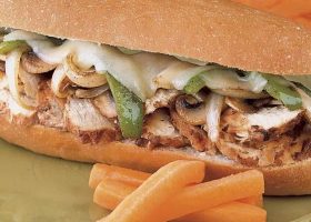 طريقة عمل ساندويش الدجاج المسحب بالفطر