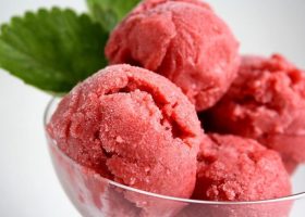 طريقة عمل سوربيه الحبحب والتوت