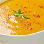 طريقة عمل شوربة العدس مع جوز الهند مع الثوم والكزبرة