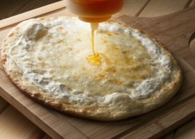 طريقة عمل لبنة بالعسل