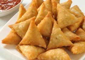 طريقة عمل سمبوسة بحشوة الدجاج والجبنة