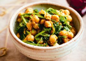 طريقة عمل حمص بالسبانخ