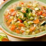 طريقة عمل شوربة الكوسا والجزر