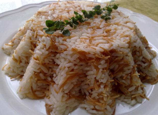 طريقة عمل أرز مفلفل بالشعيرية