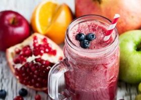 طريقة عمل عصير الفراولة والتوت البري والبرتقال والنعناع